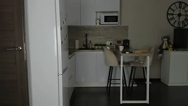 nilliluv online show from September 22, 2025, 2:23 pm