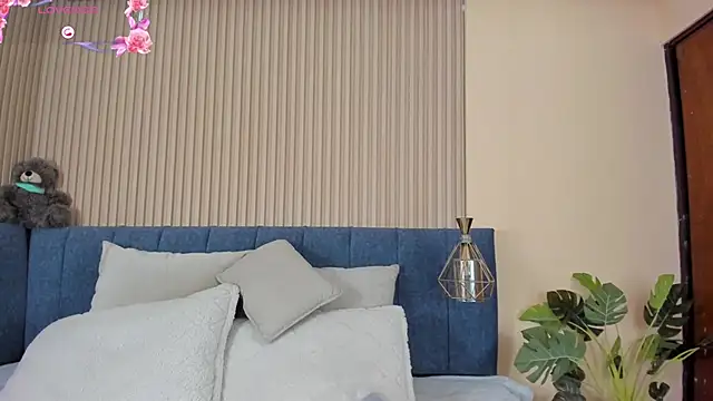 kathecute   online show from November 26, 2025, 1:38 am