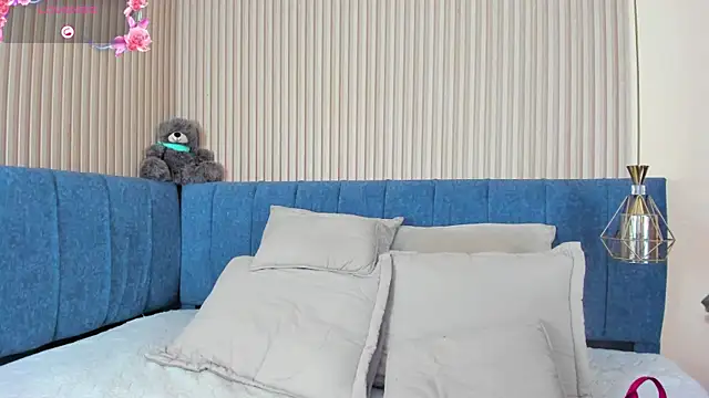 kathecute   online show from November 12, 2025, 1:32 am