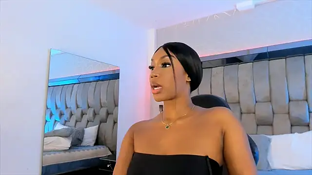 Snapshot of ChaynnaCooper chatting on February 13, 2025, 6:15 pm ChaynnaCooper online show from February 13, 2025, 6:15 pm