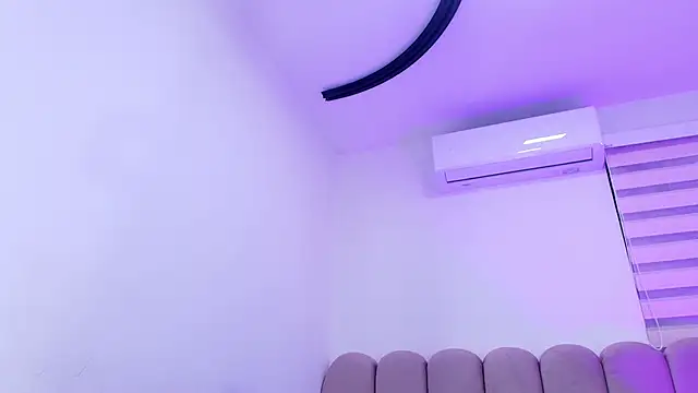 nicol f online show from April 6, 2026, 3:13 am