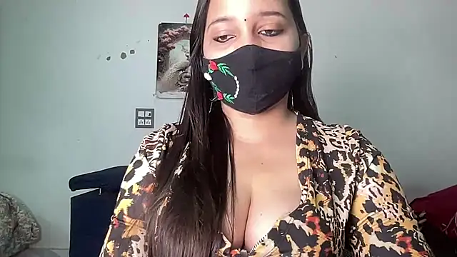 Snapshot of Varnika_aarora chatting on September 23, 2025, 2:51 am Varnika aarora online show from September 23, 2025, 2:51 am