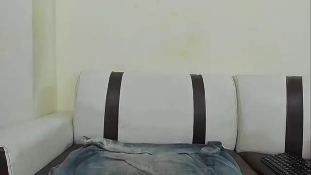 lunainsane58 online show from April 11, 2026, 3:36 am