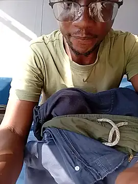Snapshot of TheeRealShow chatting on June 23, 2026, 1:20 pm TheeRealShow online show from June 23, 2026, 1:20 pm