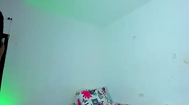 Snapshot of tisaya_8 chatting on February 21, 2025, 9:43 pm tisaya 8 online show from February 21, 2025, 9:43 pm