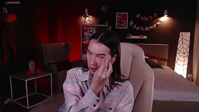 Bellla Haddid online show from October 23, 2025, 1:04 am