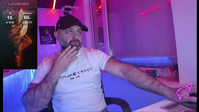 Snapshot of MAGABEAR077 chatting on December 18, 2025, 3:05 pm MAGABEAR077 online show from December 18, 2025, 3:05 pm