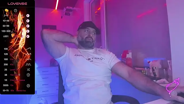 Snapshot of MAGABEAR077 chatting on January 19, 2026, 8:18 am MAGABEAR077 online show from January 19, 2026, 8:18 am