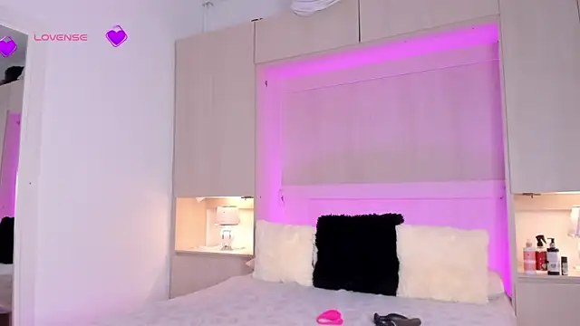 IvannaMuller  online show from December 17, 2024, 7:26 pm