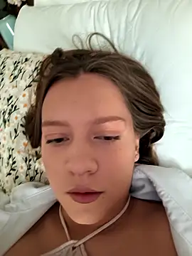 AliceBrayan online show from September 9, 2025, 5:06 am