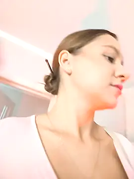 AliceBrayan online show from October 6, 2025, 5:08 am