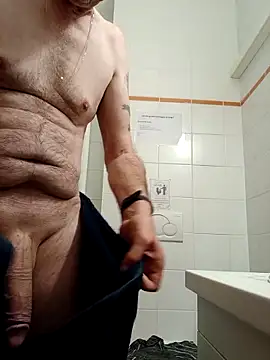 pascalino100 online show from April 22, 2026, 6:25 pm