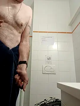 pascalino100 online show from April 16, 2026, 5:52 am