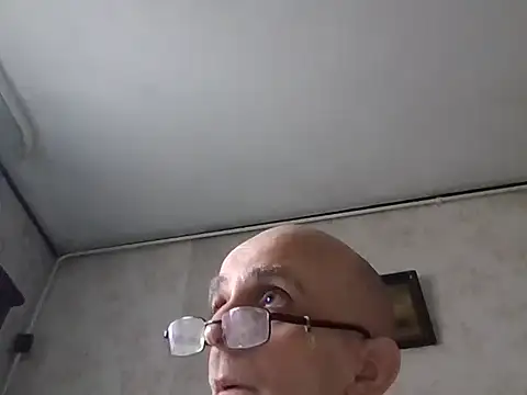 mariusica1xh online show from November 13, 2025, 11:58 am