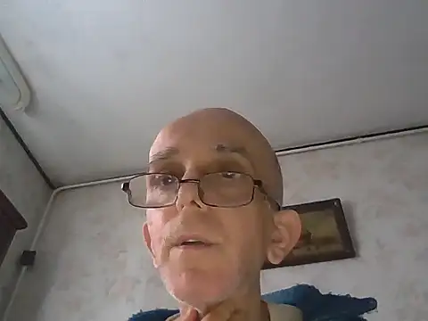 mariusica1xh online show from November 26, 2025, 8:03 am