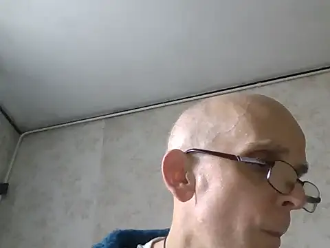 mariusica1xh online show from November 11, 2025, 10:21 am