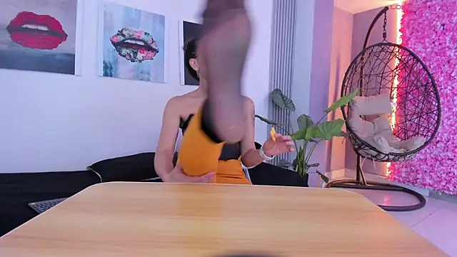 Angela donnato online show from November 5, 2025, 3:31 am