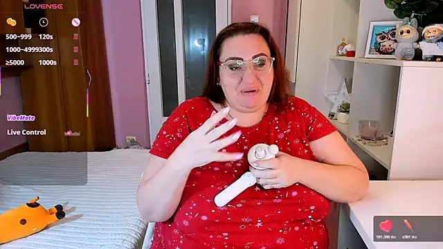 Snapshot of lovely_adelle chatting on December 22, 2025, 5:57 pm lovely adelle online show from December 22, 2025, 5:57 pm