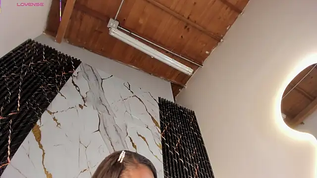 ebony hot1 online show from February 16, 2026, 1:43 pm