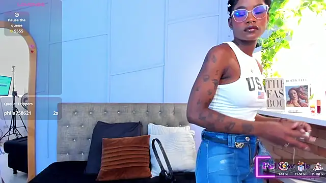 amber-hill online show from June 19, 2026, 12:11 pm