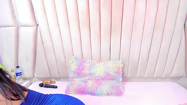 Snapshot of SaraLoveee_ chatting on March 4, 2026, 2:41 am SaraLoveee online show from March 4, 2026, 2:41 am