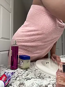 Snapshot of SexyHoneyRedd chatting on February 6, 2025, 11:20 am SexyHoneyRedd online show from February 6, 2025, 11:20 am