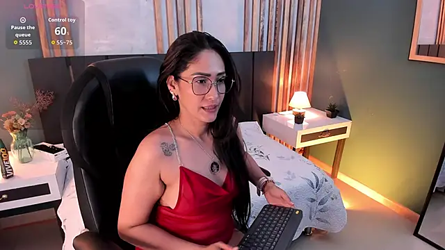 Janne lee online show from November 10, 2025, 8:14 pm