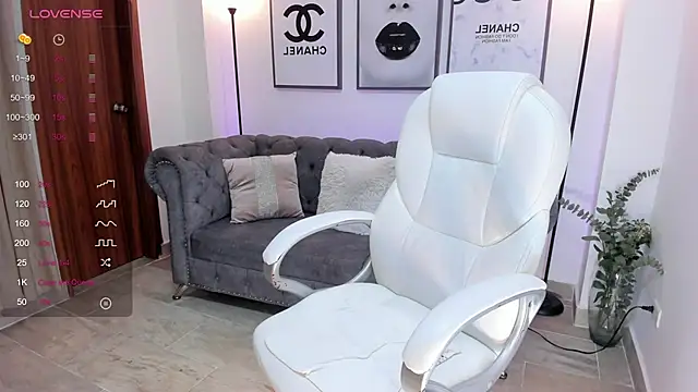 Snapshot of naomii_campbell_ chatting on March 1, 2025, 12:45 pm naomii campbell online show from March 1, 2025, 12:45 pm