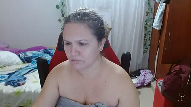 helenca43 online show from December 5, 2025, 9:30 am