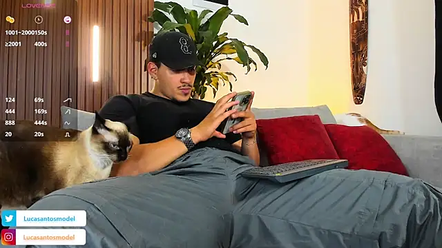 lucasanto  online show from April 1, 2026, 5:09 am