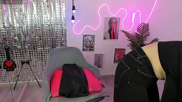 Snapshot of Lily_Moonlight chatting on February 7, 2026, 12:57 pm Lily Moonlight online show from February 7, 2026, 12:57 pm