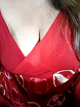 Snapshot of Beautyy38 chatting on February 17, 2026, 11:29 am Beautyy38 online show from February 17, 2026, 11:29 am