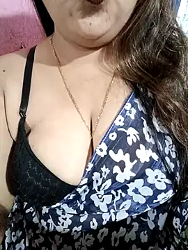 Snapshot of Beautyy38 chatting on February 25, 2026, 3:51 am Beautyy38 online show from February 25, 2026, 3:51 am