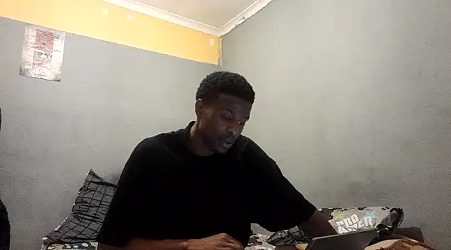 Snapshot of Amazea24 chatting on February 11, 2025, 8:52 pm Amazea24 online show from February 11, 2025, 8:52 pm