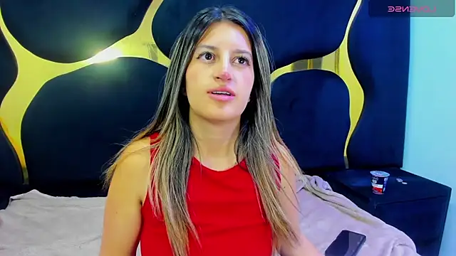 GiaRoussel online show from October 30, 2025, 3:31 pm