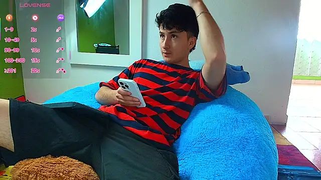 santyago taylor online show from November 24, 2025, 6:52 pm