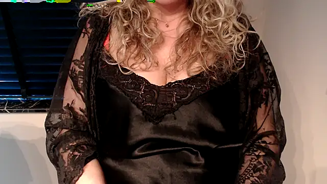 Snapshot of JenniLowen chatting on March 18, 2025, 2:17 pm JenniLowen online show from March 18, 2025, 2:17 pm