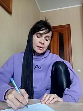 Francenia lolis online show from January 11, 2026, 11:28 am