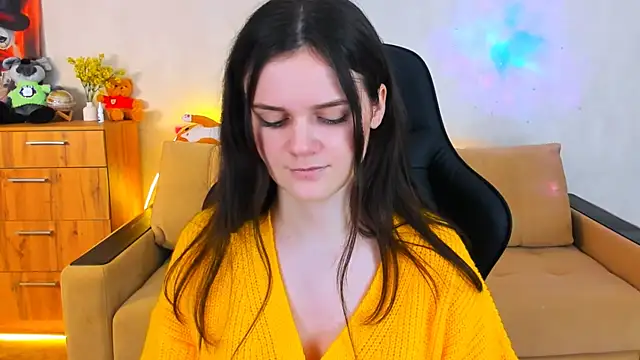 Lora Cain online show from December 5, 2024, 5:23 pm