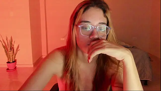 Snapshot of atenas_05_ chatting on March 2, 2026, 9:27 am atenas 05 online show from March 2, 2026, 9:27 am