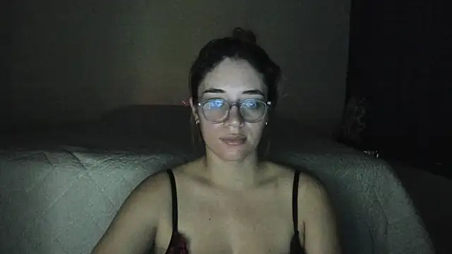 Snapshot of atenas_05_ chatting on April 4, 2026, 9:27 am atenas 05 online show from April 4, 2026, 9:27 am