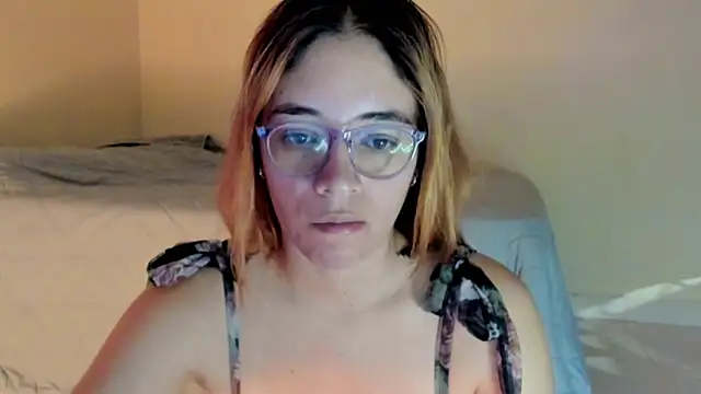 Snapshot of atenas_05_ chatting on April 16, 2026, 9:32 am atenas 05 online show from April 16, 2026, 9:32 am