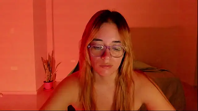 Snapshot of atenas_05_ chatting on March 18, 2026, 9:34 am atenas 05 online show from March 18, 2026, 9:34 am