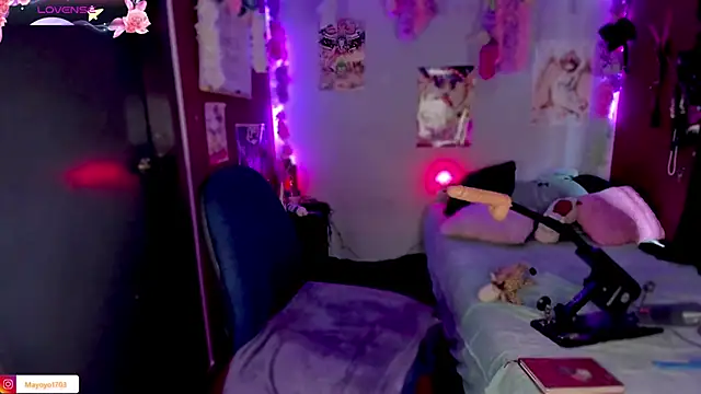 kiki cavilll online show from March 18, 2025, 3:01 pm