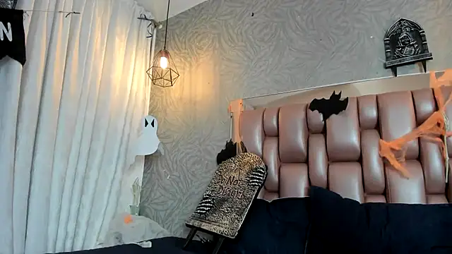 KOURTNEY-- online show from October 23, 2025, 2:10 am