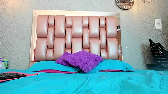 Snapshot of KOURTNEY-- chatting on February 28, 2026, 2:55 am KOURTNEY-- online show from February 28, 2026, 2:55 am