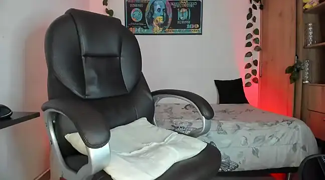 mikee scooth online show from February 25, 2025, 9:53 am