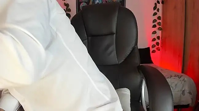 mikee scooth online show from February 26, 2025, 7:34 am