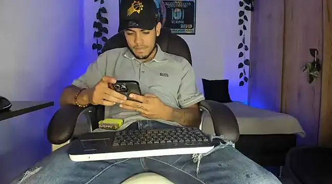 mikee scooth online show from March 14, 2025, 2:31 am