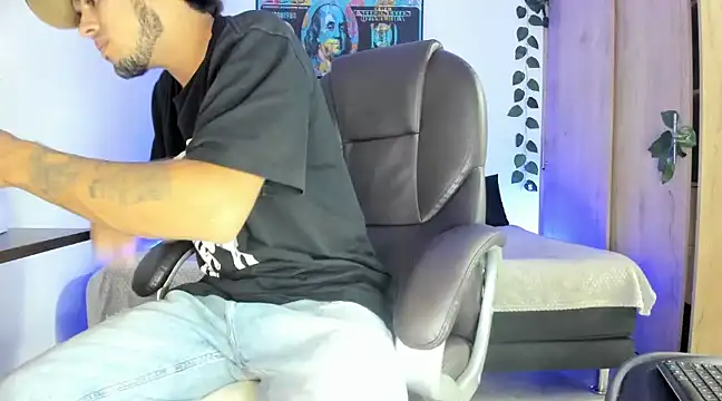 mikee scooth online show from March 8, 2025, 3:39 am